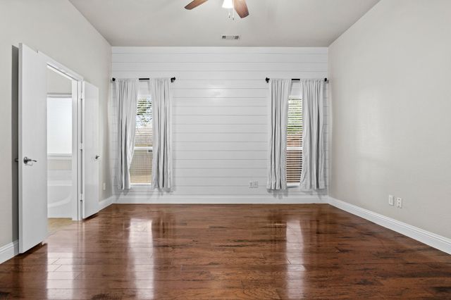 537 Shady Oaks Trail, Burleson, TX 76028