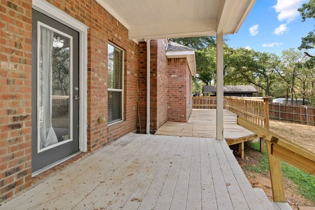 537 Shady Oaks Trail, Burleson, TX 76028