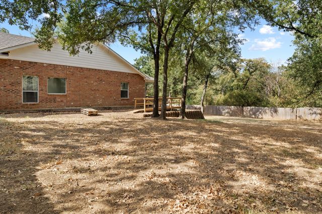 537 Shady Oaks Trail, Burleson, TX 76028