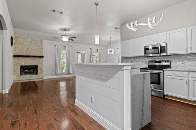 537 Shady Oaks Trail, Burleson, TX 76028