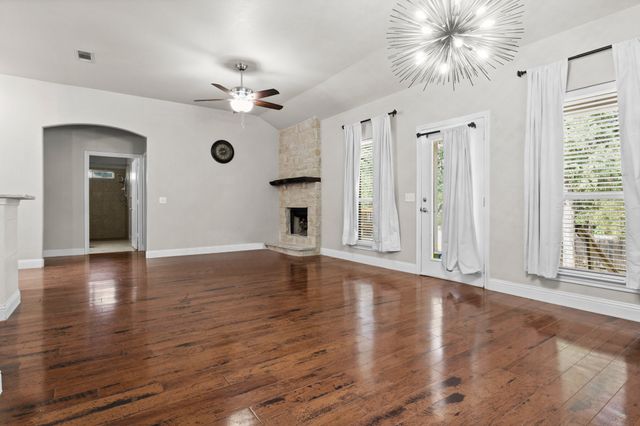 537 Shady Oaks Trail, Burleson, TX 76028