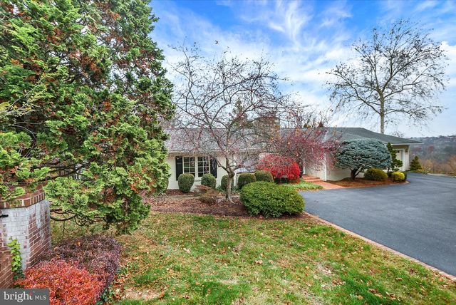 2840 SUNSET DR, Camp Hill, PA 17011