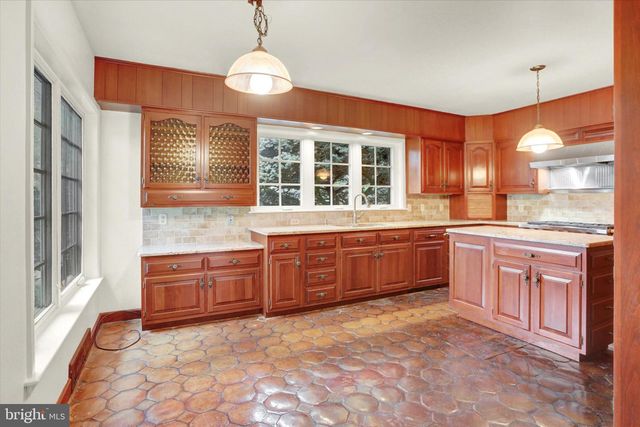 2840 SUNSET DR, Camp Hill, PA 17011