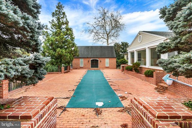 2840 SUNSET DR, Camp Hill, PA 17011