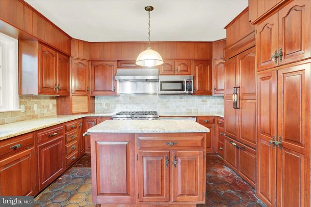 2840 SUNSET DR, Camp Hill, PA 17011