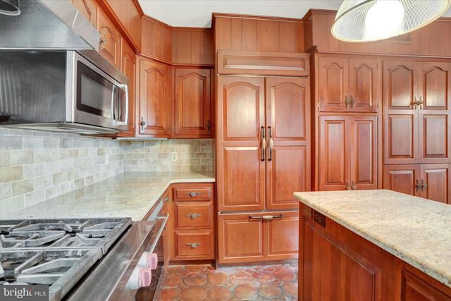 2840 SUNSET DR, Camp Hill, PA 17011