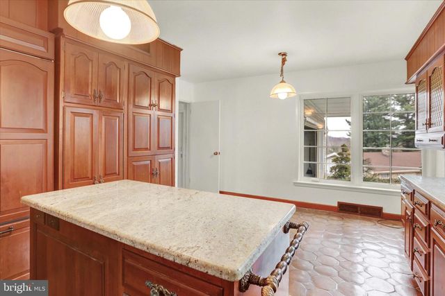 2840 SUNSET DR, Camp Hill, PA 17011