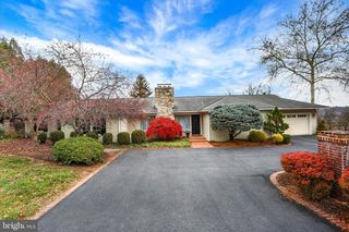 2840 SUNSET DR, Camp Hill, PA 17011