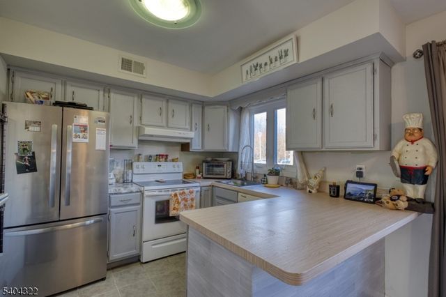 132 Mcpeek Rd, Andover Twp., NJ 07848