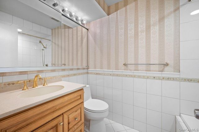 89 N Broadway 204, White Plains, NY 10603