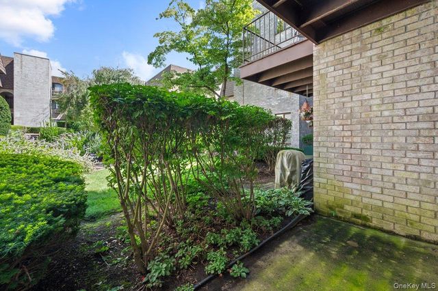 89 N Broadway 204, White Plains, NY 10603