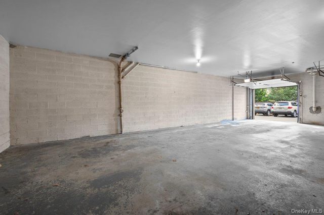 89 N Broadway 204, White Plains, NY 10603