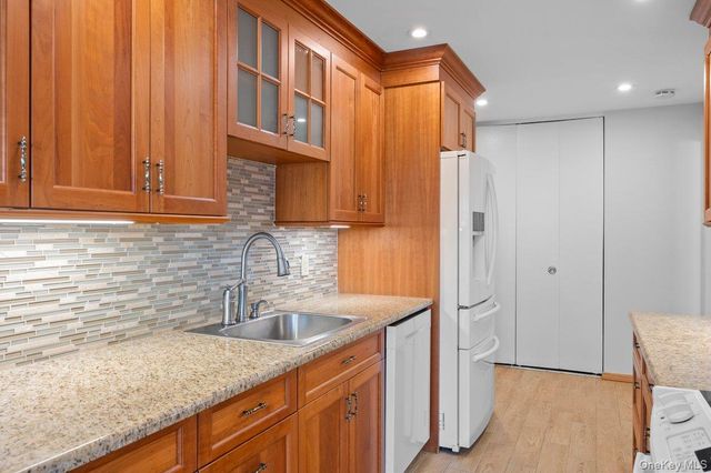 89 N Broadway 204, White Plains, NY 10603