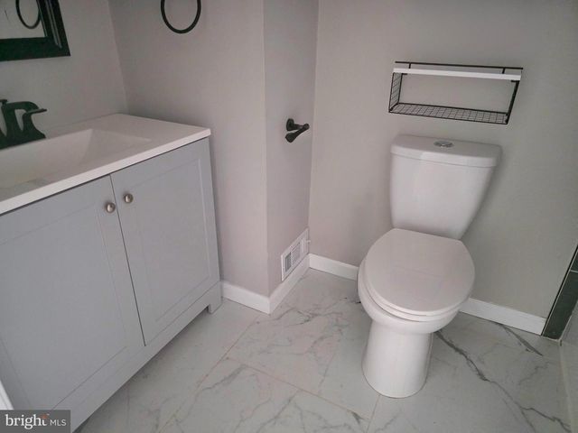 5 CHAPEL CIR, Sicklerville, NJ 08081
