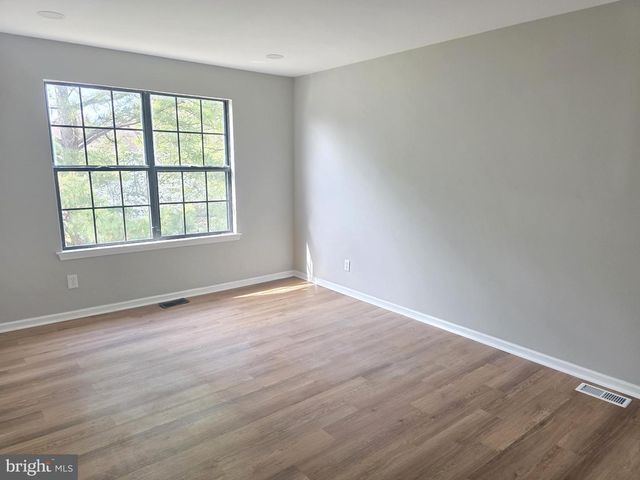 5 CHAPEL CIR, Sicklerville, NJ 08081