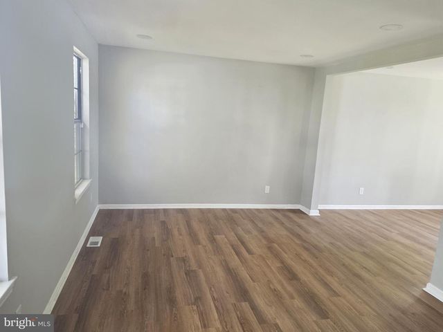 5 CHAPEL CIR, Sicklerville, NJ 08081