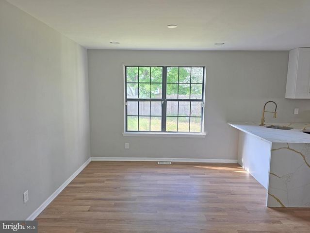 5 CHAPEL CIR, Sicklerville, NJ 08081