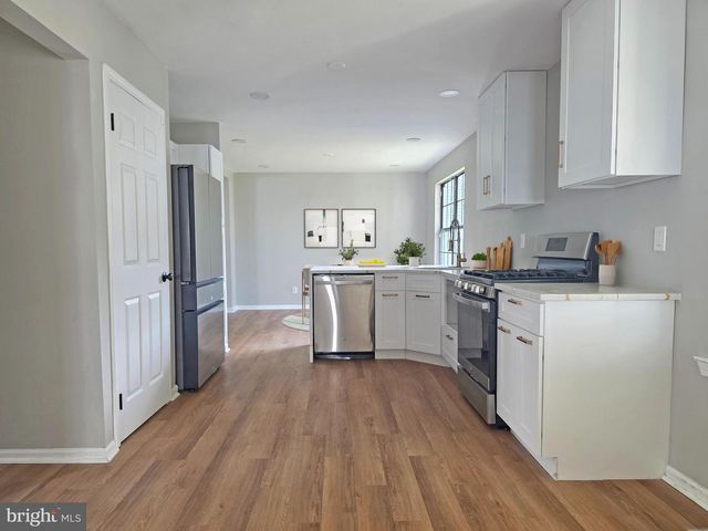 5 CHAPEL CIR, Sicklerville, NJ 08081