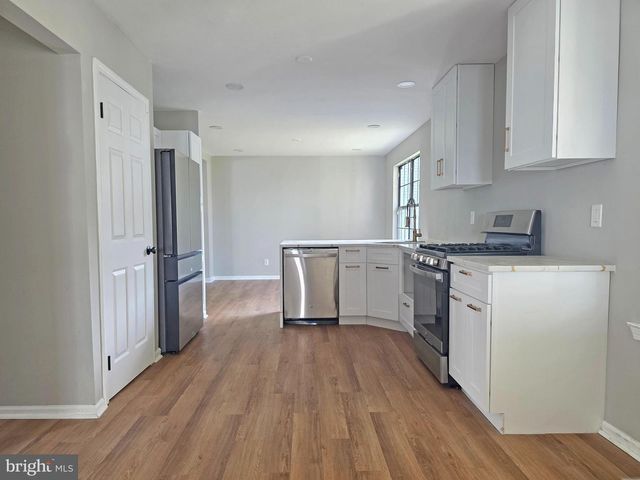 5 CHAPEL CIR, Sicklerville, NJ 08081