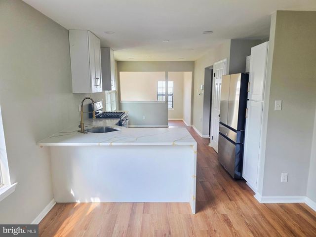 5 CHAPEL CIR, Sicklerville, NJ 08081