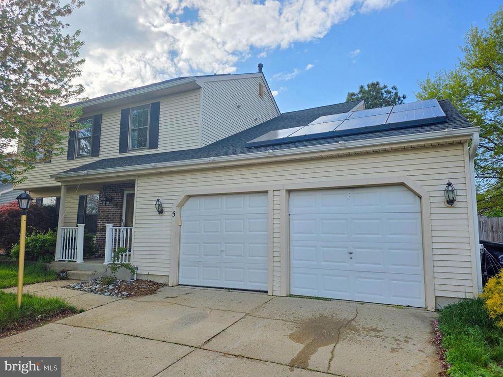 5 CHAPEL CIR, Sicklerville, NJ 08081