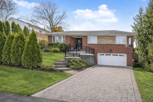 27 Witteman Place, Staten Island, NY 10301