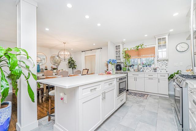 27 Witteman Place, Staten Island, NY 10301