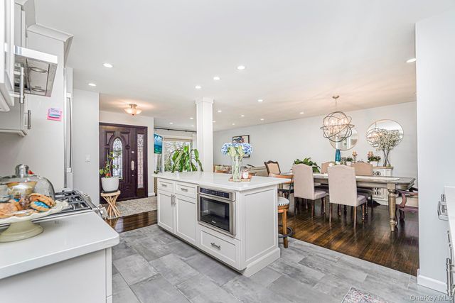 27 Witteman Place, Staten Island, NY 10301