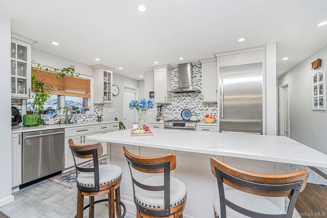 27 Witteman Place, Staten Island, NY 10301