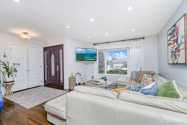 27 Witteman Place, Staten Island, NY 10301