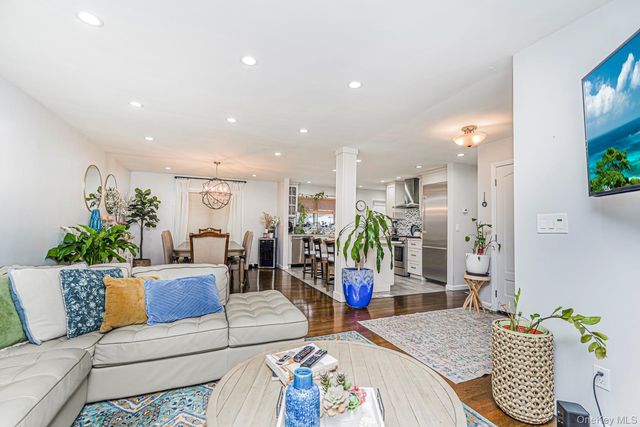 27 Witteman Place, Staten Island, NY 10301