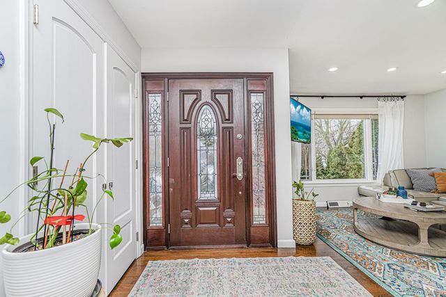 27 Witteman Place, Staten Island, NY 10301