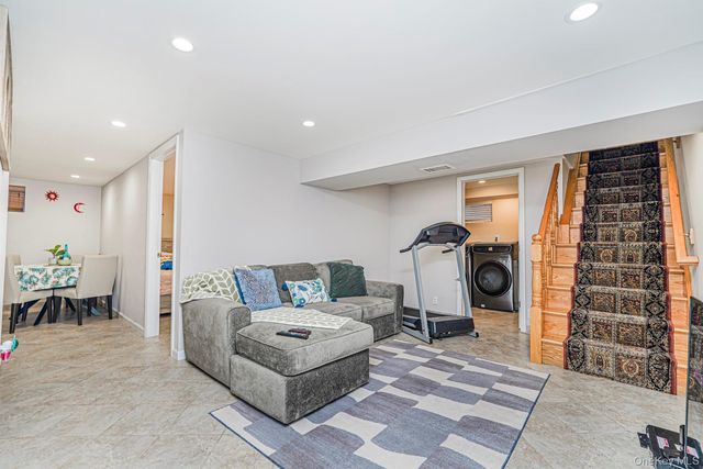 27 Witteman Place, Staten Island, NY 10301