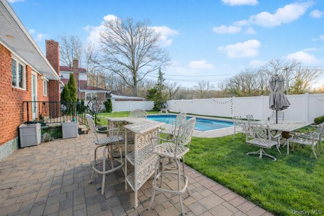 27 Witteman Place, Staten Island, NY 10301