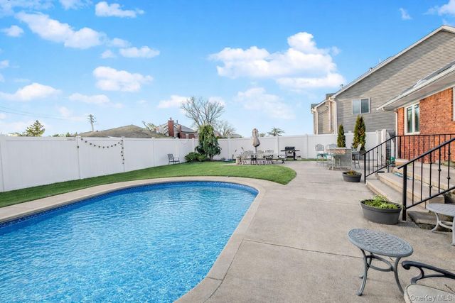 27 Witteman Place, Staten Island, NY 10301