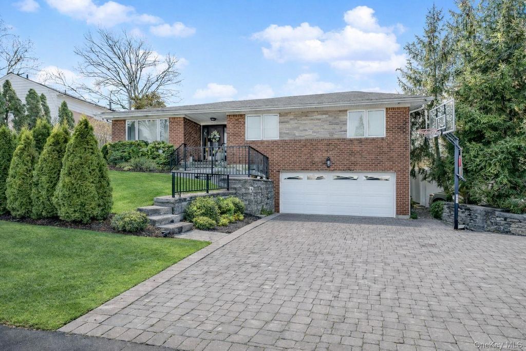 27 Witteman Place, Staten Island, NY 10301