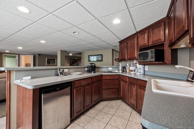 6517 Chelsea Bridge, West Bloomfield Twp, MI 48322