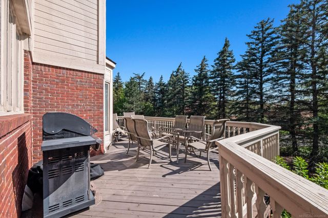 6517 Chelsea Bridge, West Bloomfield Twp, MI 48322