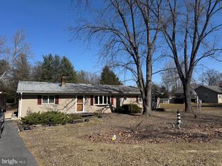 304 COOL HOLLOW DR, Falling Waters, WV 25419