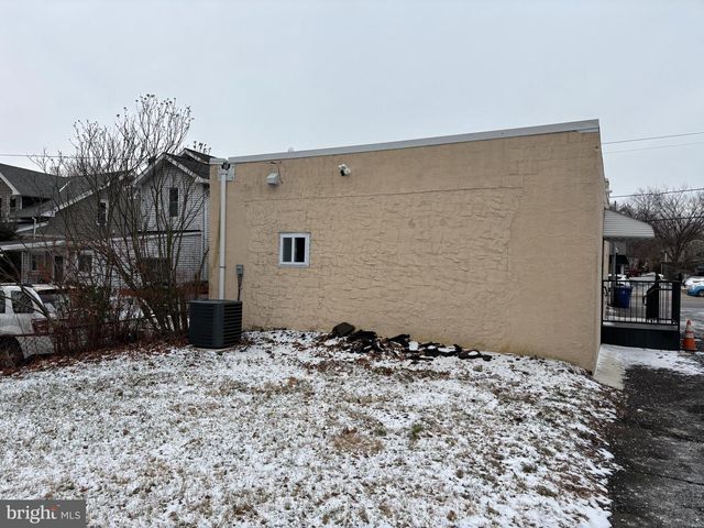 1737 OLD YORK RD, Abington, PA 19001