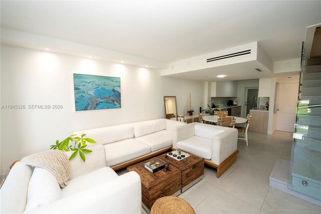 881 Ocean Dr TH15, Key Biscayne, FL 33149