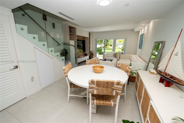 881 Ocean Dr TH15, Key Biscayne, FL 33149