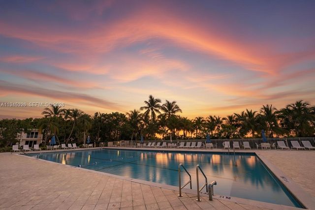 881 Ocean Dr TH15, Key Biscayne, FL 33149