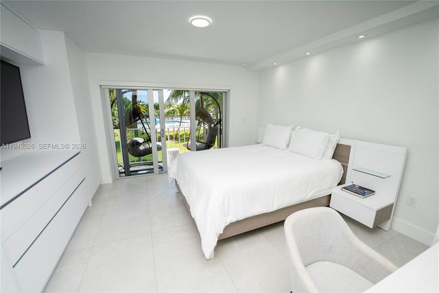 881 Ocean Dr TH15, Key Biscayne, FL 33149