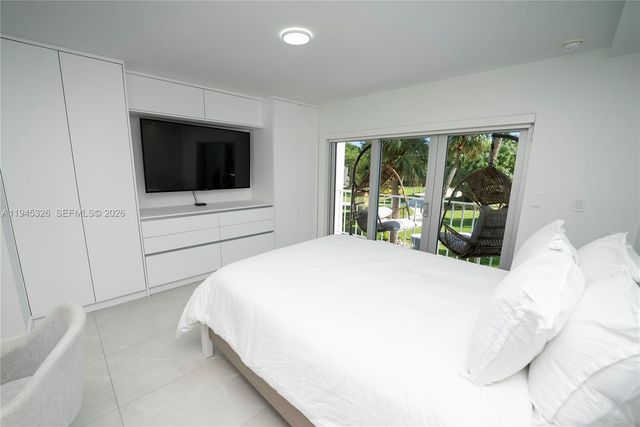 881 Ocean Dr TH15, Key Biscayne, FL 33149