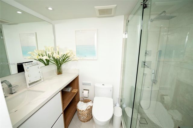 881 Ocean Dr TH15, Key Biscayne, FL 33149