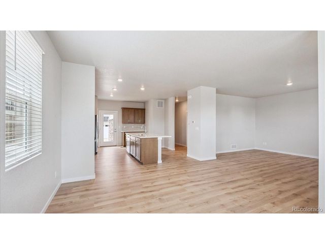 688 N Ukraine St, Aurora, CO 80018