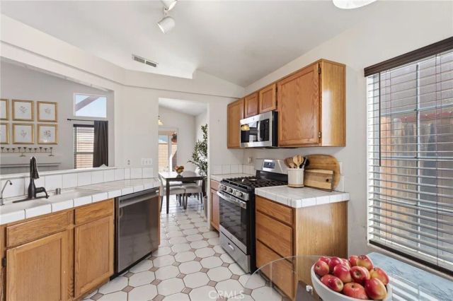 2416 Oakgrove Street, Rosamond, CA 93560