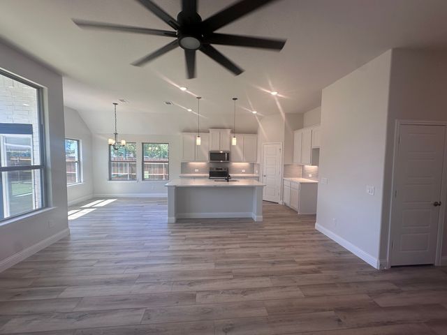 604 Austen Avenue, Tioga, TX 76271