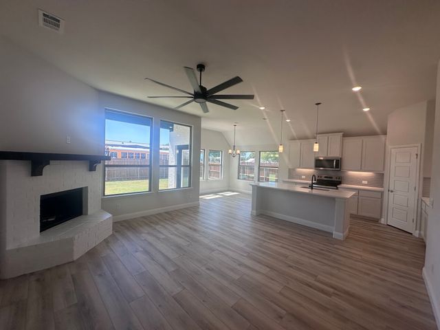604 Austen Avenue, Tioga, TX 76271